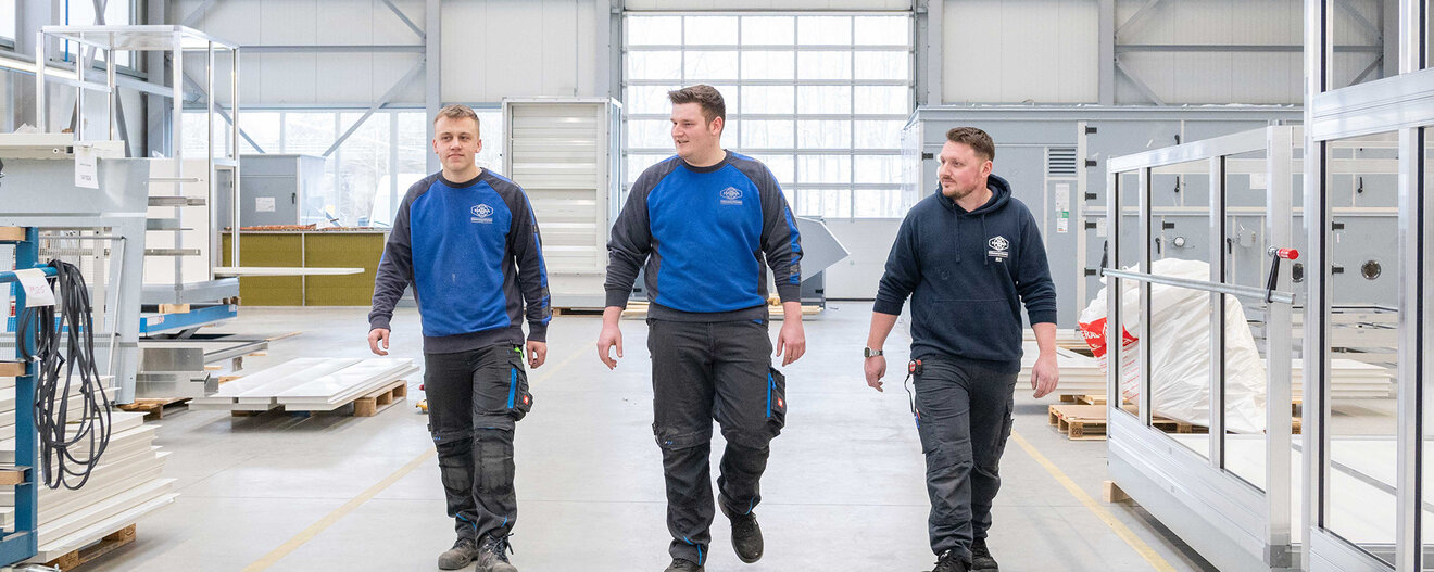 Drei Mechatroniker bei HANSA Klimasysteme