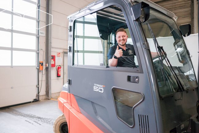 Mitarbeiter der Lagerlogistik bei Hansa Klima