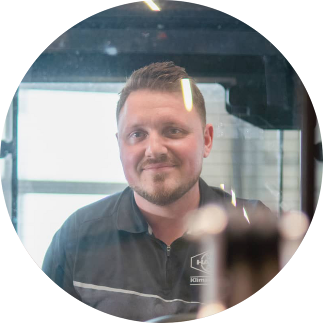 Lagerlogistik bei HANSA Lagerlogistiker im Gabelstapler